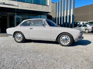 Image 35/47 de Alfa Romeo 1750 GT Veloce (1968)