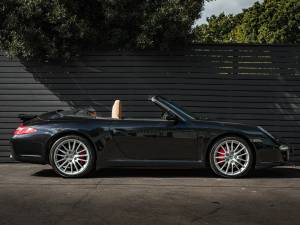 Image 38/45 of Porsche 911 Carrera 4S (2010)