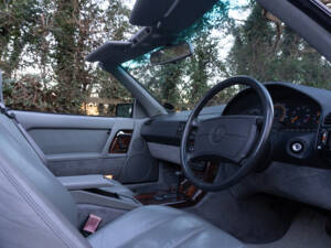 Image 8/15 of Mercedes-Benz 500 SL (1991)