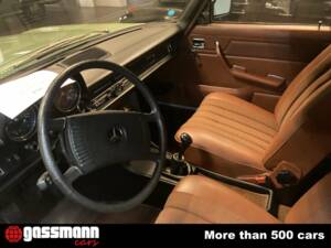 Image 3/9 of Mercedes-Benz 240 D (1974)