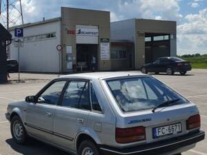 Image 3/12 of Mazda 323 (1986)