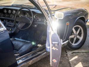 Image 6/8 of Jensen Interceptor MK III (1974)