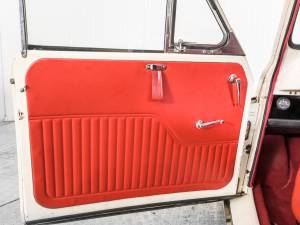 Image 13/50 of Morris Minor 1000 Traveller (1961)