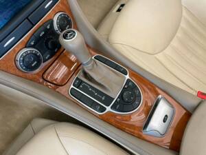 Image 16/19 of Mercedes-Benz SL 500 (2008)