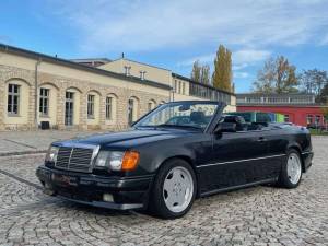 Image 1/20 of Mercedes-Benz 300 CE-24 (1993)