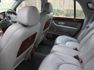 Image 11/15 of Bentley Arnage Red Label (2000)