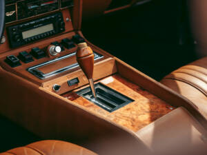 Immagine 11/15 di Aston Martin V8 Volante (1980)