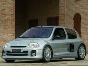 Bild 2/50 von Renault Clio II V6 (2002)