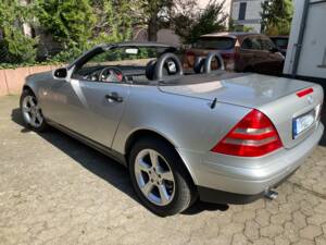 Image 2/18 of Mercedes-Benz SLK 200 (1997)