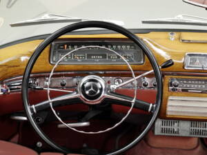 Afbeelding 12/25 van Mercedes-Benz 220 S Cabriolet (1959)