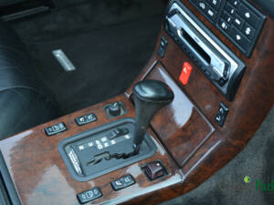 Image 39/50 of Mercedes-Benz 300 SL-24 (1993)