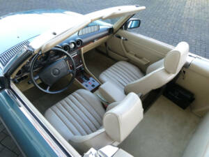 Image 12/30 de Mercedes-Benz 560 SL (1986)