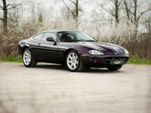 Imagen 4/36 de Jaguar XK8 4.0 (1999)