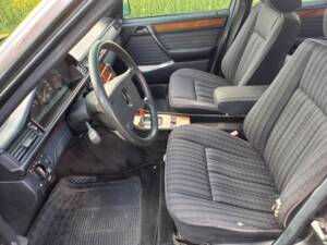 Bild 6/9 von Mercedes-Benz 300 D Turbo (1991)