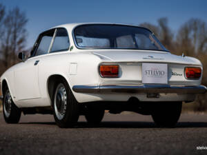 Bild 13/42 von Alfa Romeo Giulia 1600 Sprint GT Veloce (1967)