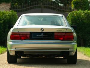 Image 15/50 of BMW 850i (1990)