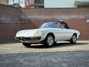 Afbeelding 2/72 van Alfa Romeo 2000 Spider Veloce (1981)