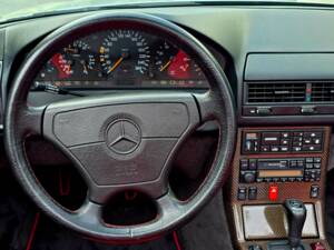 Image 14/61 of Mercedes-Benz SL 320 &quot;Mille Miglia&quot; (1995)