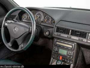 Imagen 5/15 de Mercedes-Benz SL 73 AMG (2000)