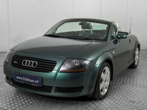 Image 18/50 of Audi TT 1.8 T quattro (2000)