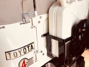 Bild 4/15 von Toyota Land Cruiser BJ 43 (1979)
