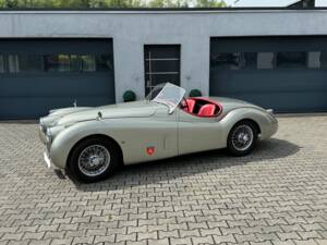 Image 6/17 of Jaguar XK 120 SE OTS (1953)