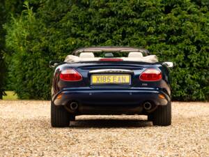 Image 19/41 of Jaguar XKR (2001)