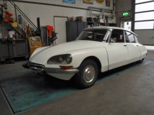 Image 2/50 of Citroën DS 20 A (1972)