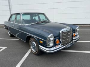 Image 6/17 de Mercedes-Benz 280 SE 4,5 (1972)