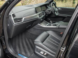 Image 19/23 of BMW X5 M50i xDrive (2022)