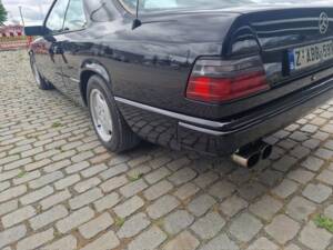 Image 4/6 of Mercedes-Benz 230 CE (1988)