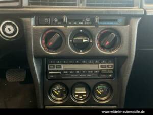 Immagine 21/28 di Mercedes-Benz 190 E 2.5-16 (1990)