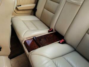 Image 13/63 of Mercedes-Benz 300 CE (1991)