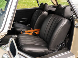 Image 18/21 of Mercedes-Benz 250 SL (1967)