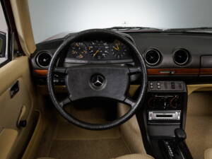 Image 33/50 of Mercedes-Benz 230 TE (1985)