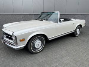 Image 18/35 of Mercedes-Benz 280 SL (1967)