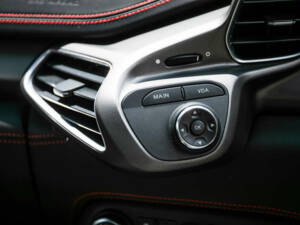 Image 19/50 of Ferrari 458 Italia (2012)