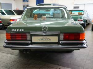 Imagen 11/28 de Mercedes-Benz 280 SE (1977)