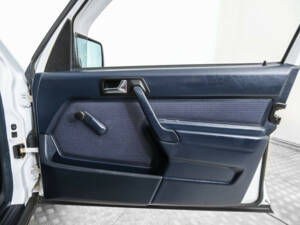 Image 20/50 of Mercedes-Benz 190 D (1986)