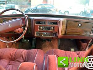 Image 6/10 de Cadillac Coupe DeVille 7.3 V8 (1978)