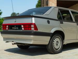 Immagine 10/50 di Alfa Romeo 75 2.0 Twin Spark (1989)