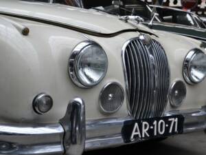 Image 13/26 of Jaguar Mk II 2.4 (1960)