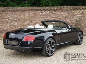 Image 25/50 of Bentley Continental GTC V8 (2014)