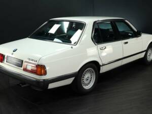 Image 2/30 of BMW 735i (1985)