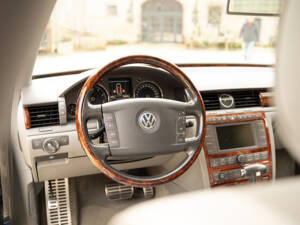 Image 61/99 of Volkswagen Phaeton 4.2 V8 (2003)