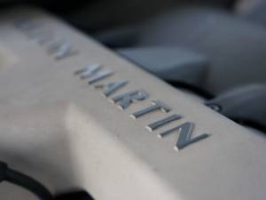 Imagen 10/50 de Aston Martin V12 Vanquish (2003)