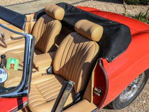 Image 25/27 of Jaguar E-Type (1968)