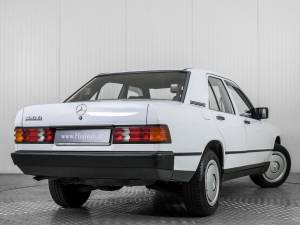 Immagine 42/50 di Mercedes-Benz 190 D (1986)