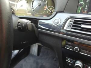 Image 51/95 of BMW 750i (2009)