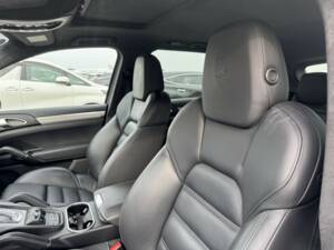 Bild 17/63 von Porsche Cayenne Turbo (2010)